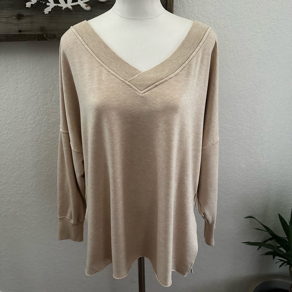 Nike Women's Yoga Training‎ Soft Thermal Fleece Cover Up Sweatshirt tan Size M